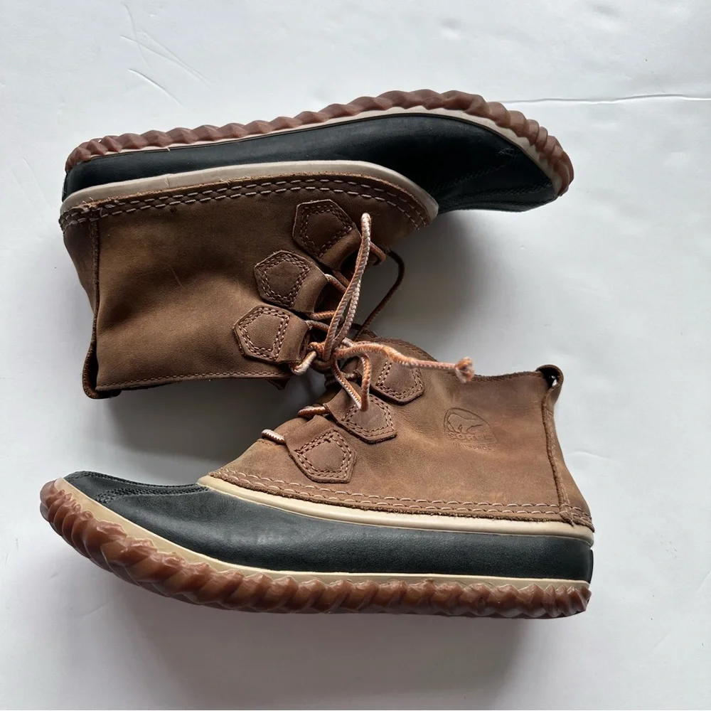 SOREL Out N About Leather Boot